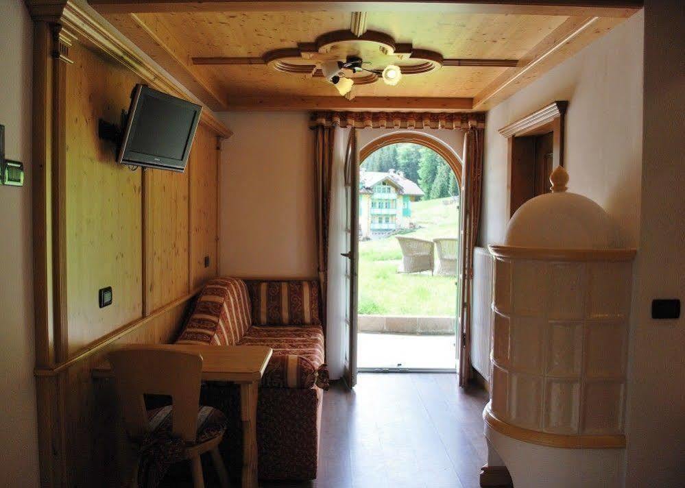 Garni Val De Costa Hotell Canazei Exteriör bild