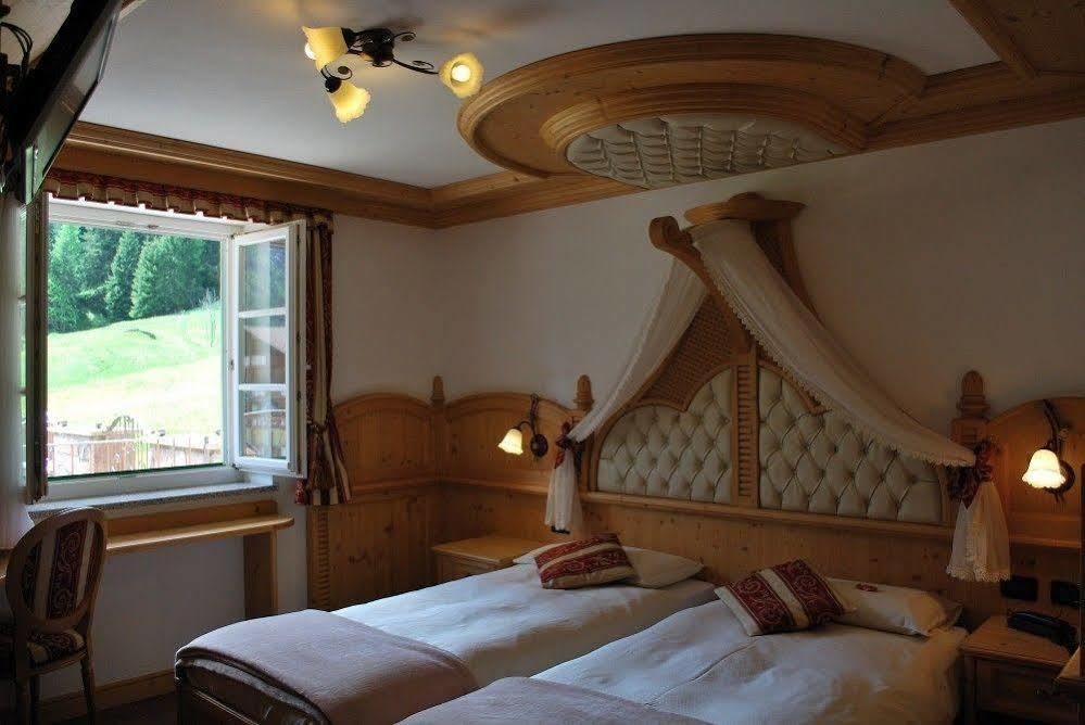 Garni Val De Costa Hotell Canazei Exteriör bild