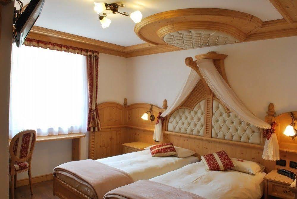 Garni Val De Costa Hotell Canazei Exteriör bild