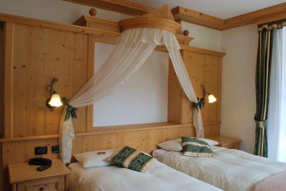Garni Val De Costa Hotell Canazei Exteriör bild